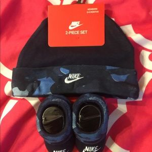 0-6 months Nike Hat and Sock Set